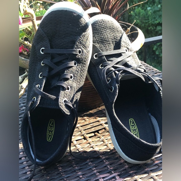 Keen Loralai Black Sneakers . Woman’s Size 8 - Picture 3 of 15